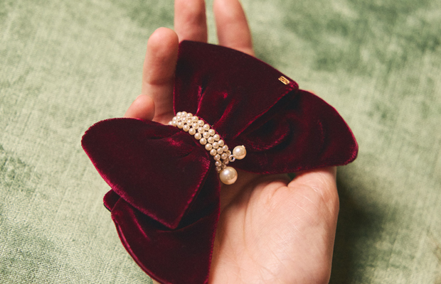 Alexandre de Paris hair accessories : jaw clips, hair