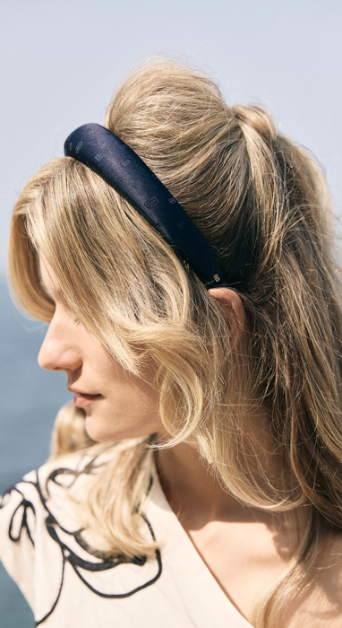 Alexandre de Paris hair accessories : jaw clips, hair