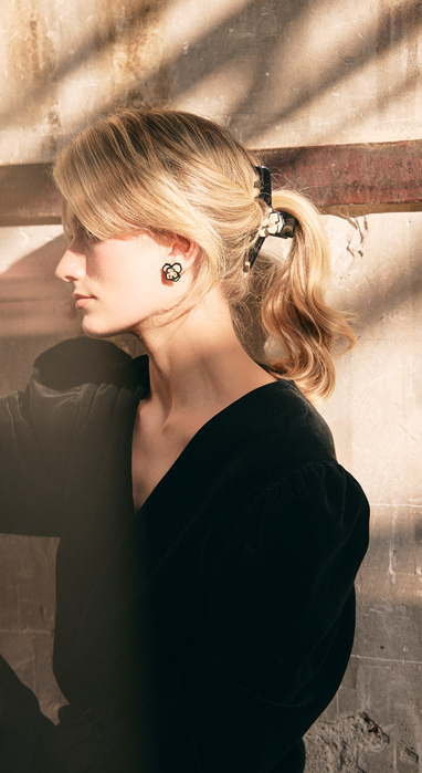 Alexandre de Paris hair accessories : jaw clips, hair
