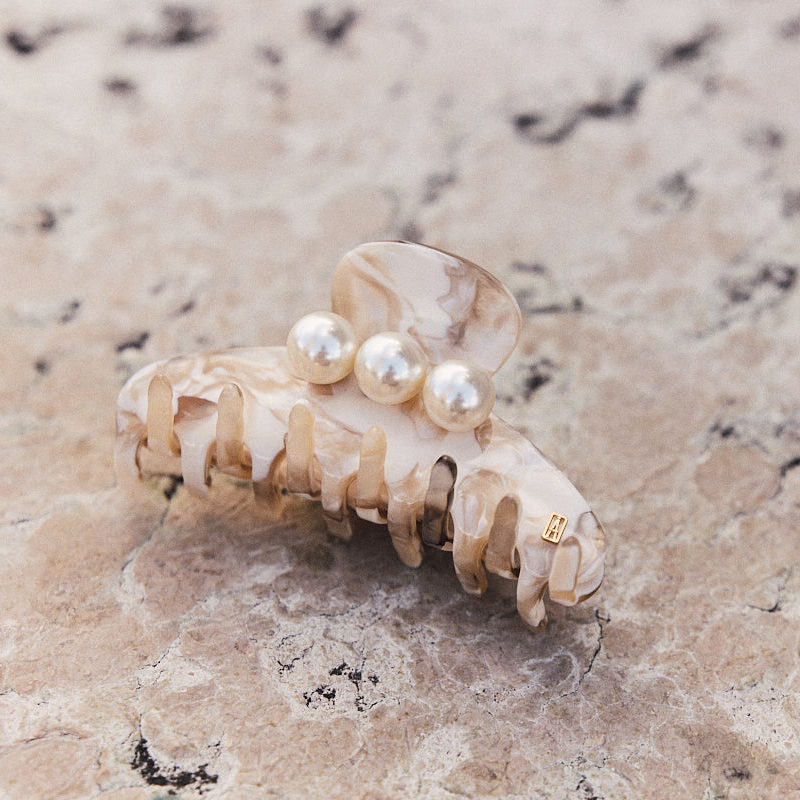 Alexandre de Paris hair accessories : jaw clips, hair