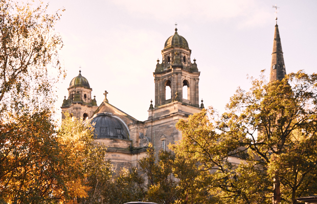 Accessoires cheveux Alexandre de Paris : pinces, barrettes à