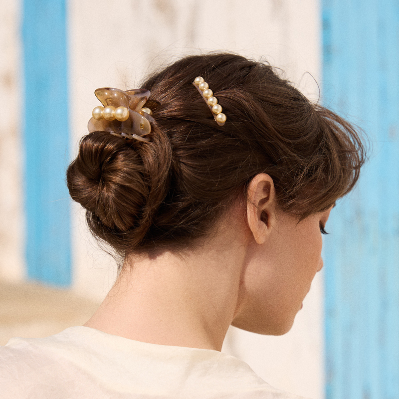 Alexandre de Paris hair accessories : jaw clips, hair barrettes